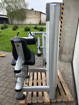 Zakopávanie v sede - Life Fitness Signature Seated Leg Curl - 3