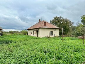 REZERVOVANÉ - rodinný dom na polosamote s veľkým pozemkom - 3