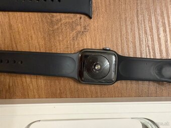 Apple Watch SE 40 mm Space Gray + komplet príslušenstvo - 3