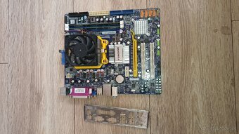 Predám základnú dosku foxconn - 3