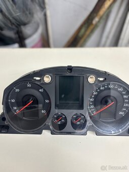 Rozpredaj veci z passatu B6 - 3