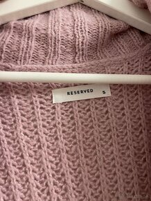 Dlhý sveter v púdrovo ružovej farbe - 3