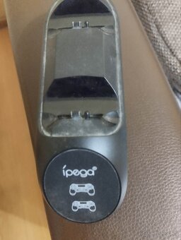 Predám PS4 - 3