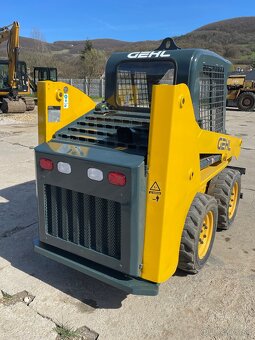 Šmykom riadený nakladač Gehl 3935 - 3