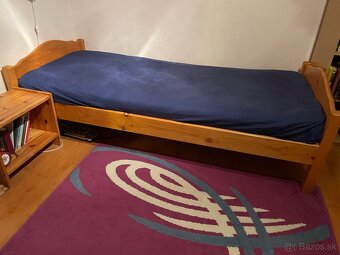 Kvalitná drevená posteľ s matracom - 3