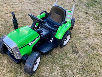 Elektrický traktor s diaľkovým plus traktor na pedále - 3