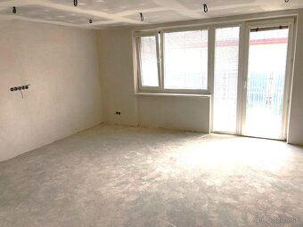 3 izb.apartmán 100 m2 s vlastnou záhradou 500 m2 - 3