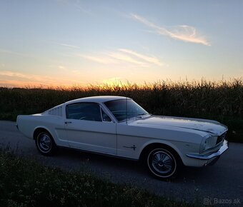 Ford Mustang Fastback - 3