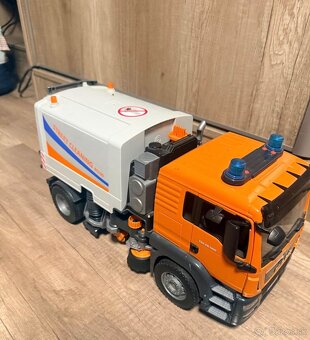 Bruder – Man čistenie ulíc - 3