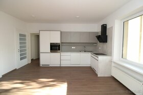 BRANDreal – 3 izbový byt v centre na Námestí SNP, 95 m² + 32 - 3