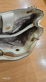 Michael Kors - biela vačšia kabelka - 3