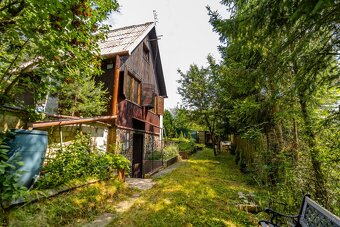 Záhrada s chatou na Bukovci - 3