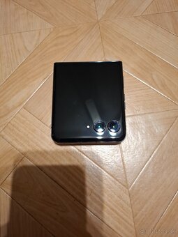 Motorola Razr 50 Ultra - 3