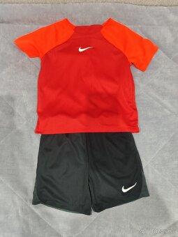 Detský futbalový dres a kopačky - 3