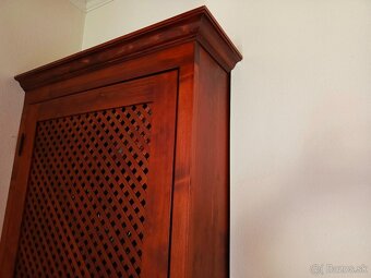 Policova skriňa z masívneho akáciového dreva - 3