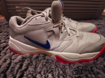 Nike, Adidas, Reebok - 3