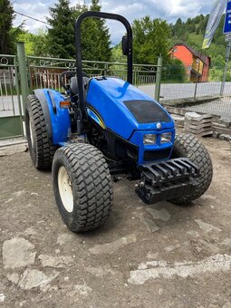 Kompaktný traktor new Holland - 3