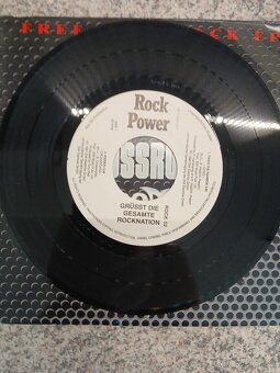 Axxis, Chroming Rose, Fate, Crossroads ( Single ) - 3