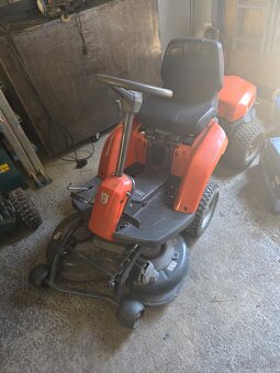 HUSQVARNA R 112iC traktor - 3