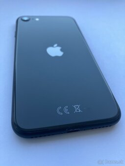 Apple iPhone SE 2020 128GB čierny / batt. 85% - 3