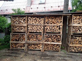 Predám palivové drevo napílene na 33cm , uložene v paletách - 3