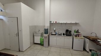 Skladový priestor/hala s kanceláriami na prenájom,1000 + 93m - 3