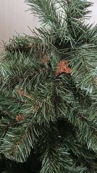 UMELY VIANOCNY STROMCEK - IBA OSOBNÝ ODBER - 3