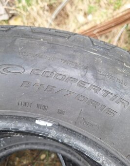 Mam na predaj gumy 245/70 R16 - 3