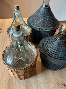 Demižony v obale - 3