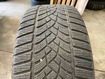 Goodyear 275/40 R22 - 3