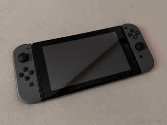 Nintendo Switch – sivá verzia + 2 hry + SD karta + obal (TOP - 3