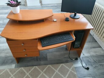 Predam PC stolik - 3