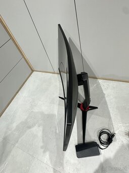 Zaoblený špičkový hráčsky monitor AOC Q27G2U/BK 27" - 3