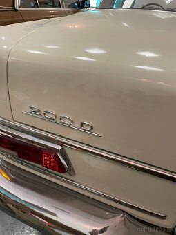 Mercedes 110-200 D - 3