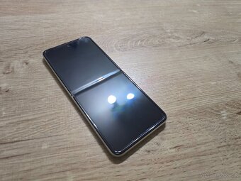Samsung flip 3 5g 256gb v top stave nema ziadne znamky pouzi - 3