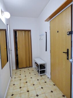 1-izbový, zariadený byt, výhodná poloha v BA - K.V. - 3