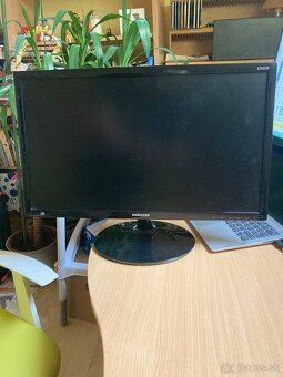 Predam monitor Samsung LS 24D300 - 3