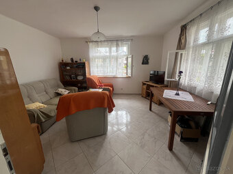Pokoj vidieka, komfort domova – rodinný dom v Ľubiši na pred - 3
