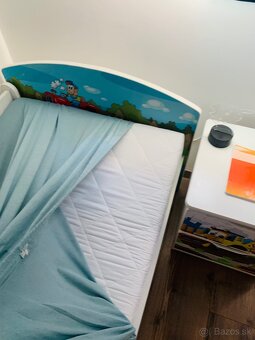 Posteľ,nočný stolik,písací stol a stolička+matrac - 3