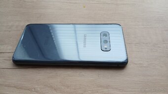 Samsung S10e - 3