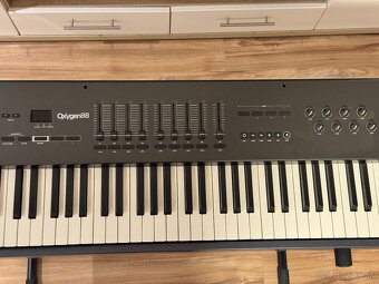 M-Audio Oxygen 88 Midi controller s vyváženou klaviatúrov - 3