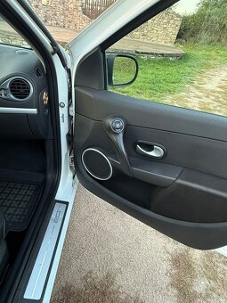 Renault clio III hatchback - 3