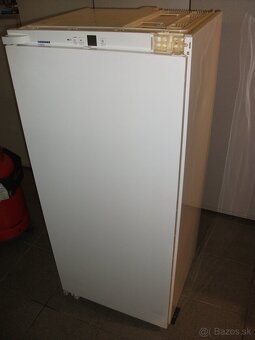 Pekná,zachovalá chladnička s mrazákom zn.LIEBHERR. - 3