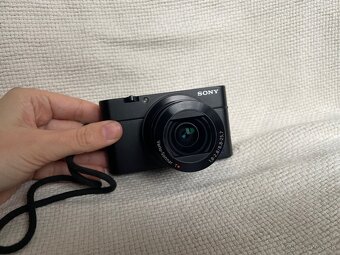 Sony Cyber-shot RX100 Mark IV - 3