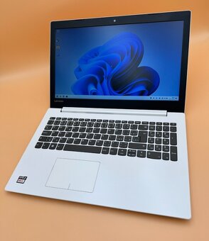 Notebook 15,6" Lenovo.AMD A6-9220 2x2,50GHz.8gb ram.120SSD - 3