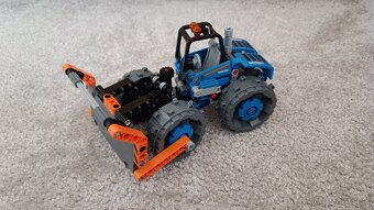 LEGO Technic 42071 - Dozer Compactor - 3