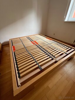 Perfektná kvalitná drevená posteľ - rám a rošty - 3