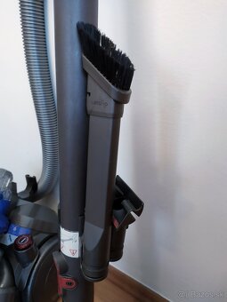 CYKLÓNOVÝ VYSÁVAČ DYSON - 3