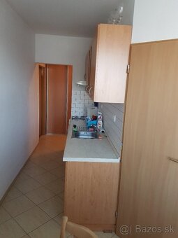 Dlhodobo prenajmem 1-izbovy byt v Koseci - 3