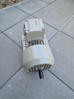 Predam motor 0.37kw/1370 otacok a prevodovky - 3